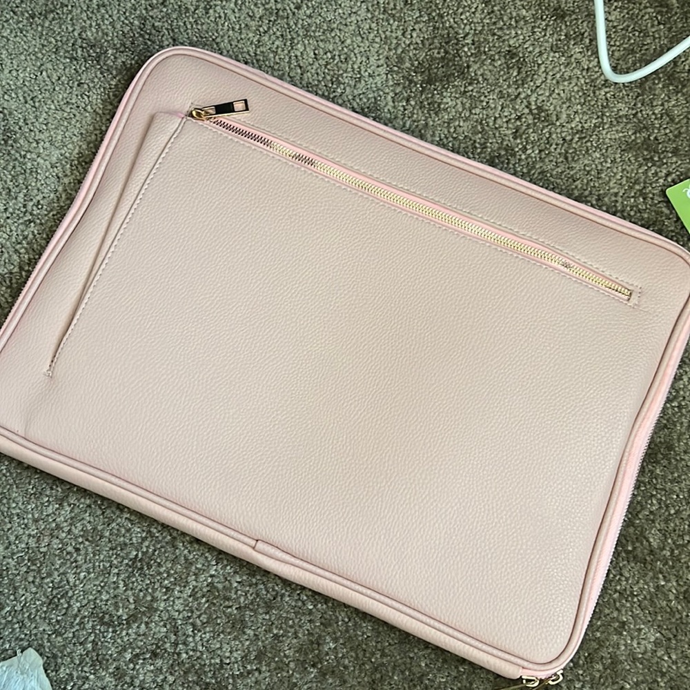 Tech storage pouch/laptop carrier fits laptops up to 11.6”